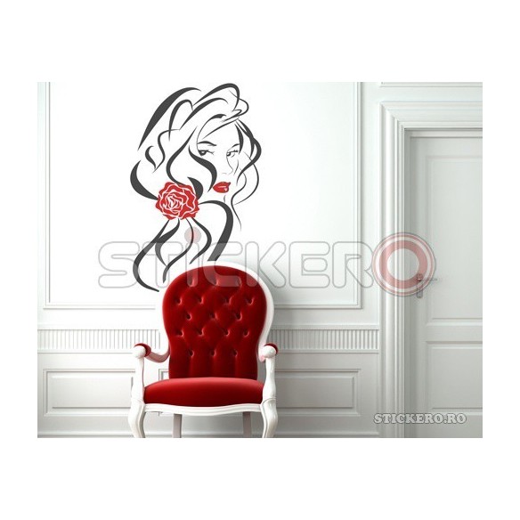 Fata cu Trandafir in Par